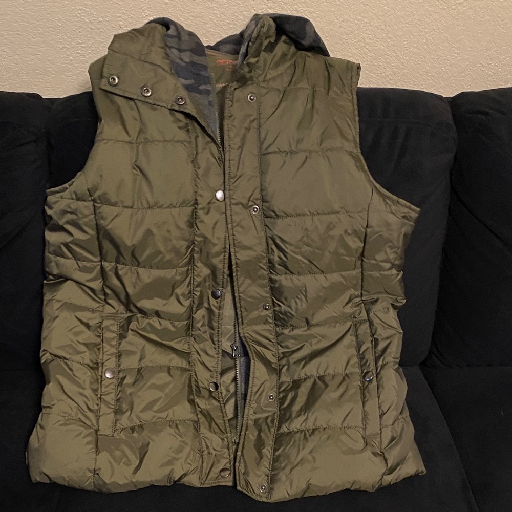 Arizona Jean Company Olive Green& Camo Puffer Vest